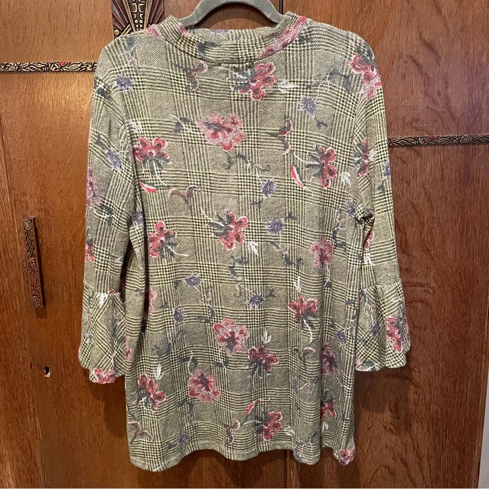 NWOT Ces Femme Yellow Plaid Floral Top | Size Large - Picture 13 of 13